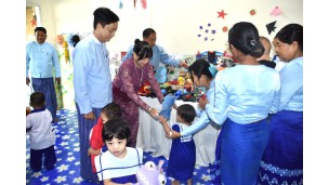 အဂတိလိုက်စားမှုတိုက်ဖျက်ရေးကော်မရှင် ဥက္ကဋ္ဌနှင့် ဇနီး တို့မှ “ရင်သွေးရတနာ” နေ့ကလေးထိန်းကျောင်းရှိ ရင်သွေးငယ်များအား အာဟာရဖြည့်အစားအစာများ  ကျွေးမွေး၊ လက်ဆောင်ပစ္စည်းများဝေငှလှူဒါန်း