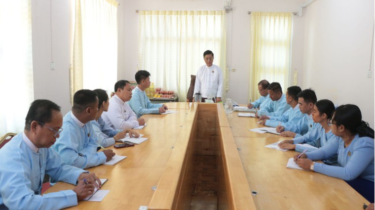 အဂတိလိုက်စားမှုတိုက်ဖျက်ရေးကော်မရှင်ဥက္ကဋ္ဌ ဦးလွင်ဦး သည် ကော်မရှင်ရုံးခွဲ(မော်လမြိုင်)ရှိ ဝန်ထမ်းများနှင့် တွေ့ဆုံခြင်း