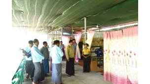 အဂတိလိုက်စားမှုတိုက်ဖျက်ရေးကော်မရှင်၊ ကော်မရှင်ဥက္ကဋ္ဌက ဘာရှာအဆောက်အအုံများတွင် နေထိုင်သည့် ဝန်ထမ်းများအား ကြည့်ရှုစစ်ဆေးခြင်းနှင့် မြတ်ဖောင်ဒေးရှင်းအဖွဲ့က ငလျင်ဘေးဒဏ်ခံစားခဲ့ရသည့် ကော်မရှင်ရုံးဝန်ထမ်းများအား  ထောက်ပံ့ငွေ ပေးအပ်လှူဒါန်းခြင်း