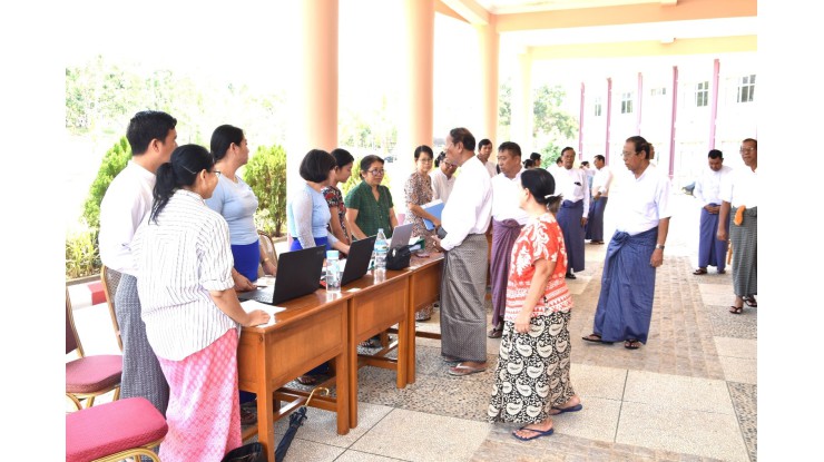 ဝန်ထမ်းများအား ‌ထောက်ပံ့ပစ္စည်းများ ပေးအပ်ခြင်း