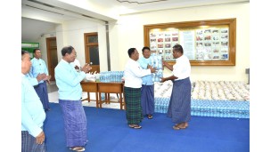 အဂတိလိုက်စားမှုတိုက်ဖျက်ရေးကော်မရှင် နေပြည်တော်ကောင်စီနှင့် အခြားအလှူရှင်များမှ ခွဲဝေပေးသည့် ထောက်ပံ့ပစ္စည်းများကို ဝန်ထမ်းများအားပေးအပ်ခြင်း 