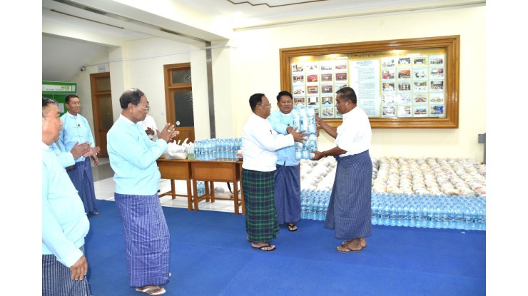 အဂတိလိုက်စားမှုတိုက်ဖျက်ရေးကော်မရှင် နေပြည်တော်ကောင်စီနှင့် အခြားအလှူရှင်များမှ ခွဲဝေပေးသည့် ထောက်ပံ့ပစ္စည်းများကို ဝန်ထမ်းများအားပေးအပ်ခြင်း 