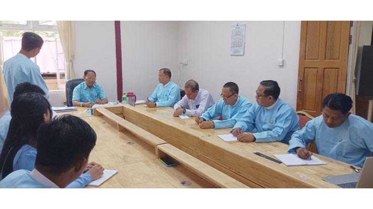 အဂတိလိုက်စားမှုတိုက်ဖျက်ရေးကော်မရှင်ဥက္ကဌ ဦးစစ်အေး ကော်မရှင်ရုံးခွဲ(တောင်ကြီး)မှ ဝန်ထမ်းများနှင့်တွေ့ဆုံ၍ လိုအပ်သည်များမှာကြားကာ ဝန်ထမ်းတစ်ဦးချင်းထံသို့ ထောက်ပံ့ငွေများပေးအပ်