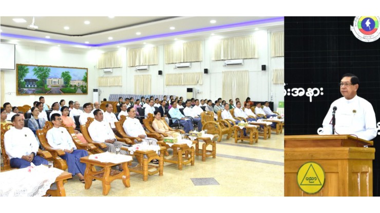 အဂတိလိုက်စားမှုတိုက်ဖျက်ရေးကော်မရှင်မှ ပညာရေးဝန်ကြီးဌာနသို့ ဖြောင့်မတ်တည်ကြည်မှုမြှင့်တင်ရေး ဆရာကိုင်စာအုပ်များနှင့် တက္ကသိုလ်အဆင့်ရည်ညွှန်းစာစောင်များ လွှဲပြောင်းပေးအပ်ပွဲအခမ်းအနားကျင်းပ 