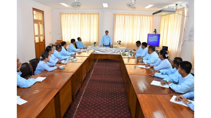 အဂတိလိုက်စားမှုတိုက်ဖျက်ရေးကော်မရှင်ဥက္ကဋ္ဌ ဦးစိုးသိန်းသည် ကော်မရှင်ရုံးခွဲ(မန္တလေး)ရှိ ဝန်ထမ်းများအား တွေ့ဆုံခြင်း