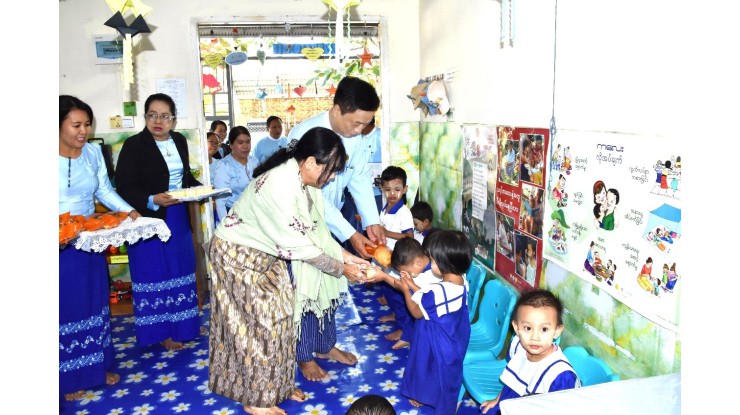 အဂတိလိုက်စားမှုတိုက်ဖျက်ရေးကော်မရှင် ဥက္ကဋ္ဌနှင့် ဇနီးက ကုသိုလ်ဒါနအဖြစ် “ရင်သွေးရတနာ” နေ့ကလေးထိန်းကျောင်းရှိ ကလေးငယ်များအား အာဟာရဖြည့်စွက်အစားအစာများနှင့် ကော်မရှင်ရုံးဝန်ထမ်းများအား နေ့လယ်စာများ ကျွေးမွေးလှူဒါန်း